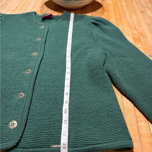 Chic Green Button-Up Cardigan - Picture 7 of 8